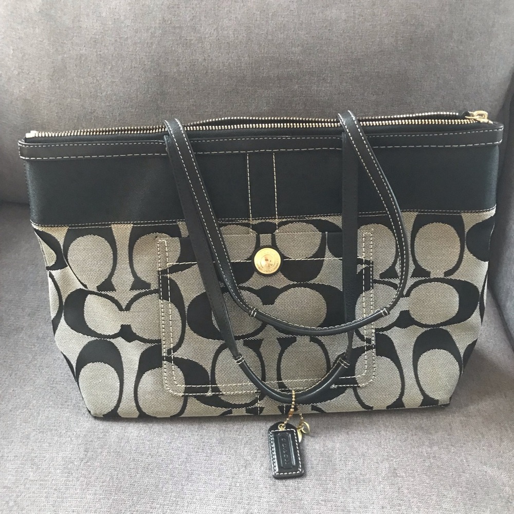 Authentic Coach signature logo city zip tote.
